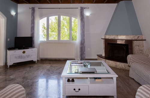 Termenades Villa | Beachfront villa, private pool & breathtaking view