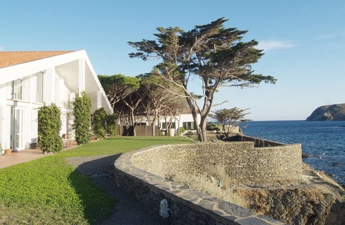 Portlligat Villa | Beachfront villa with unbeatable views of the village