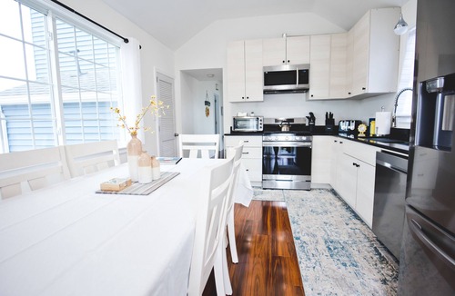 Somerset House | Beachfront w/Hot Tub, Sauna, Pool, Fire pits, Grill & Panoramic Views