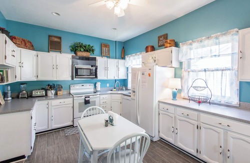 Willoughby Spit House | Beachfront w/Private Access & 2 Decks - Spacious & Well-Equipped Home