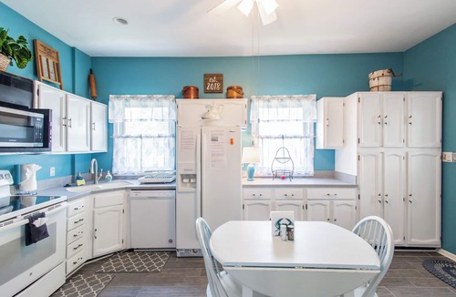 Willoughby Spit House | Beachfront w/Private Access & 2 Decks - Spacious & Well-Equipped Home