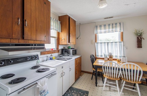 Willoughby Spit House | Beachfront w/Private Access & 2 Decks - Spacious & Well-Equipped Home