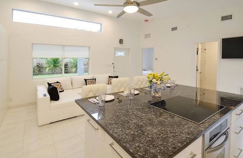 Dolphin Isles House | BEACHFRONT, WALK to OCEAN 2 BEDRM, 3 BATHRM, APP VRR-1500402