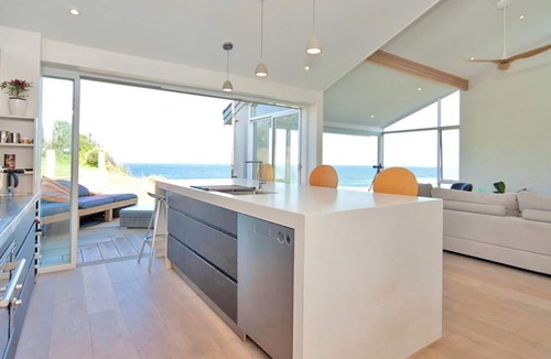 Warriewood House | Beachfront with breathtaking views