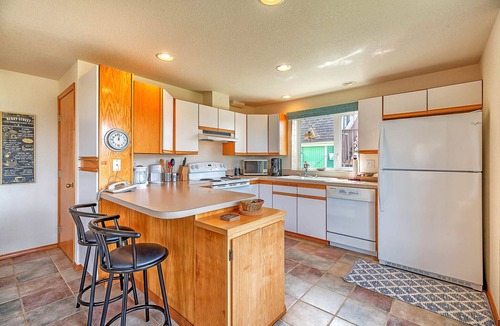 Copalis Beach House | Beachfront with loft & fireplace in Copalis Beach.