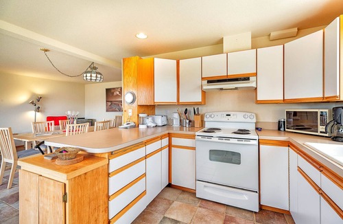 Copalis Beach House | Beachfront with loft & fireplace in Copalis Beach.