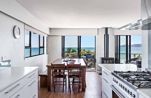 Raumati South House | Beachfront with room for everyone!