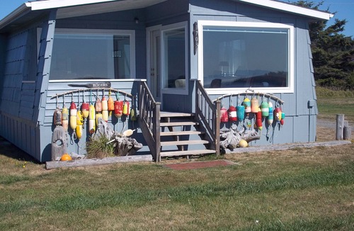 Lopez Island Cabin | Beachfront with Spectacular Sunsets. Lopez Island