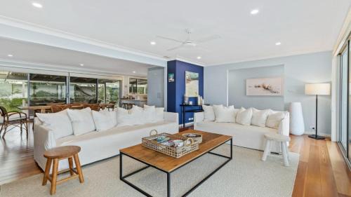 Hawks Nest House | Beachfront with Spectacular Views