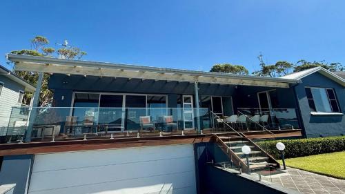 Hawks Nest House | Beachfront with Spectacular Views