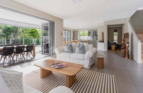 Yaroomba House | Beachhaven - walk to beach