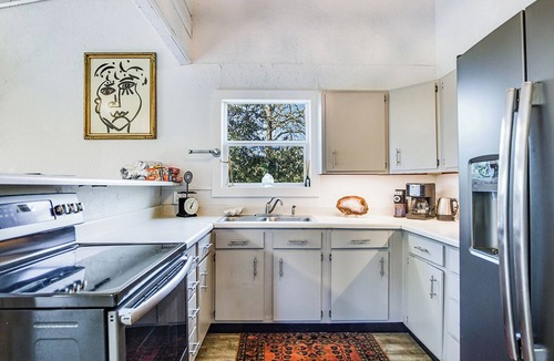 Round Top House | BeachHouze in Round Top