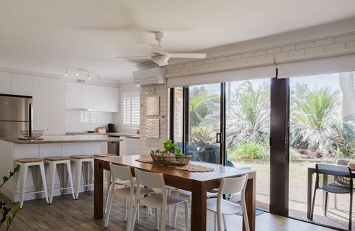 Mollymook Beach Apartment | Beachlife - Steps to Mollymook Beach