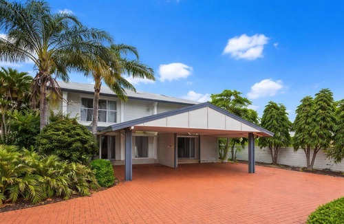 North Ward Apartment | Beachlovers Delight - Walk to The Strand