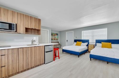 North Beach Apartment | Beachside 1BR in Hollywood | Parking + WiFi