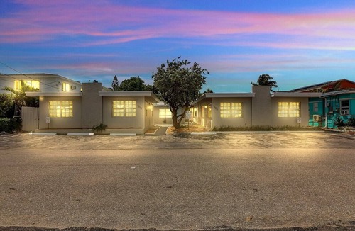 North Beach Apartment | Beachside 1BR in Hollywood | Parking + WiFi