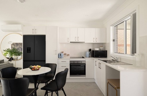 Brighton-le-Sands Apartment | Beachside 2-Bed Home in Brighton-Le-Sand