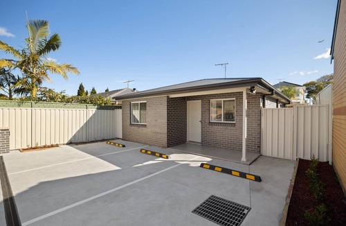 Brighton-le-Sands Apartment | Beachside 2-Bed Home in Brighton-Le-Sand