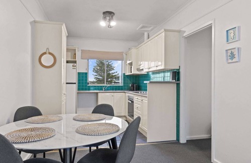 Glenelg North Apartment | Beachside 2-Bed Apartment with Balcony Views