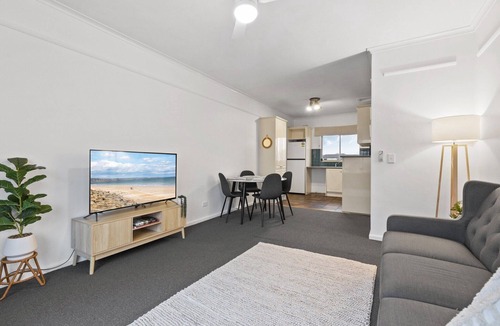 Glenelg North Apartment | Beachside 2-Bed Apartment with Balcony Views