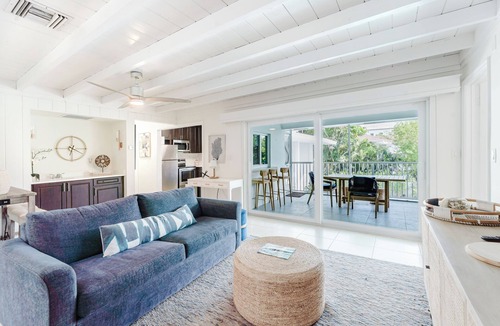 Boca Raton Apartment | Beachside 2BR/2BA - Pool, Balcony, Parking - Steps to the beach