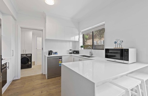 Glenelg South House | Beachside 3-Bed Retreat with BBQ & Garage