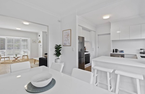 Glenelg South House | Beachside 3-Bed Retreat with BBQ & Garage