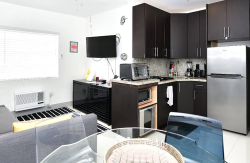 South of Fifth Condo | Beachside 3rdOcean Dr 2Bed -1Bath- Pool- 2 Beach Chairs & 1 Umbrella