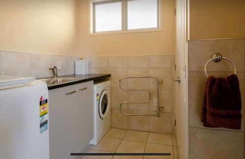 Matarangi House | Beachside Bach, Fully renovated ,One Back from the Beach