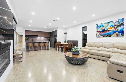 Semaphore Park House | Beachside Beauty in Semaphore South