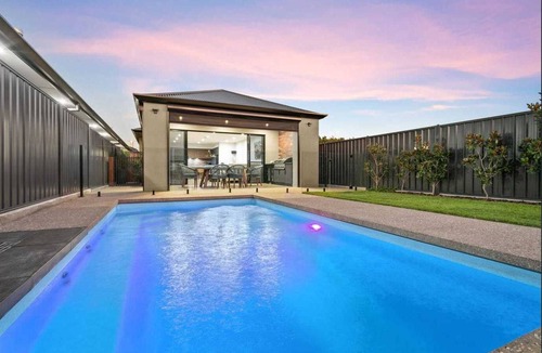 Semaphore Park House | Beachside Beauty in Semaphore South