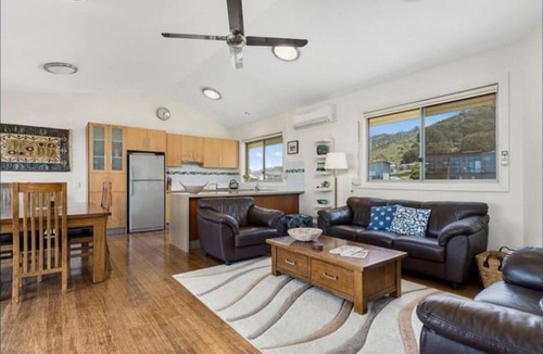 Apollo Bay House | Beachside Bliss · Beachside Bliss with Secure yard l Pet Friendly