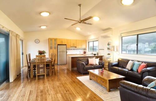Apollo Bay House | Beachside Bliss · Beachside Bliss with Secure yard l Pet Friendly