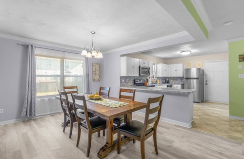 East Ocean View House | Beachside Bliss Block from the Shore - Seahorse