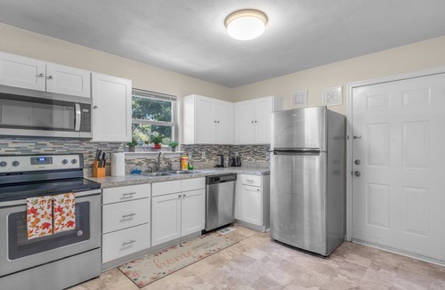 East Ocean View House | Beachside Bliss Block from the Shore - Seahorse