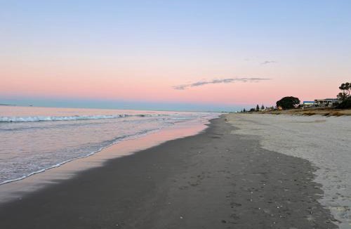 Omanu House | Beachside Bliss