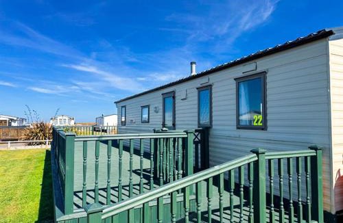 Lowestoft Ski Chalet | Beachside Caravan Retreat In Lowestoft Sleeps 6