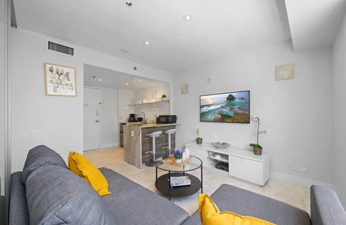 South Pointe Apartment | Beachside Charm: Walk to the Beach