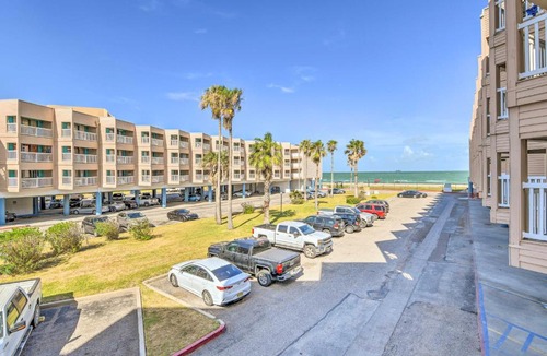 North Beach House | Beachside Corpus Christi Condo w/Amenities!