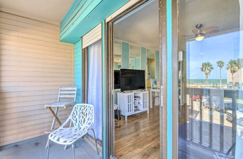 North Beach Condo | Beachside Corpus Christi Condo w/Amenities!