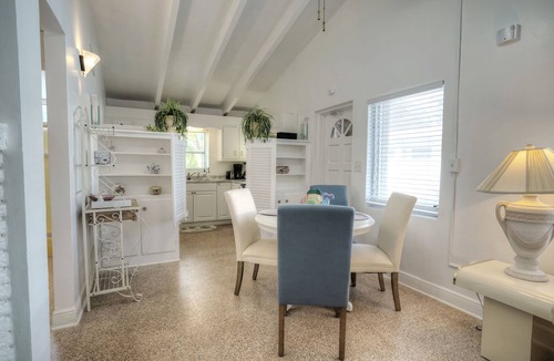 Lauderdale Beach House | Beachside Cottage, direct Ocean Access