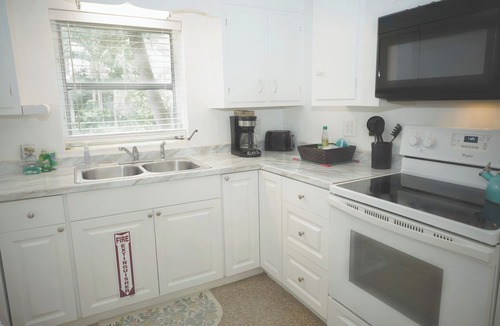 Lauderdale Beach House | Beachside Cottage, direct Ocean Access