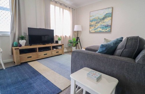 Blacksmiths House | Beachside Cottage across from Blacksmiths Beach