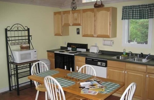 Bernard Cottage | Beachside Cottage on Lopaus Point