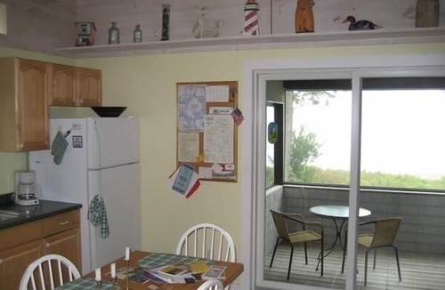 Bernard Cottage | Beachside Cottage on Lopaus Point