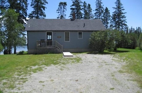 Bernard Cottage | Beachside Cottage on Lopaus Point