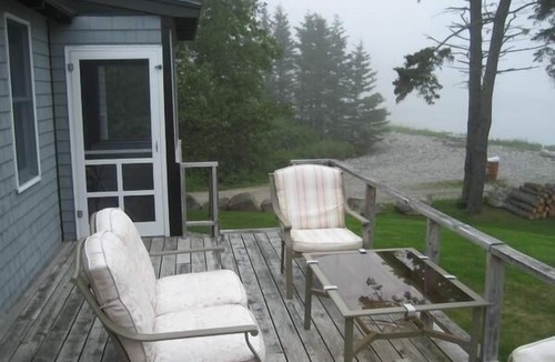 Bernard Cottage | Beachside Cottage on Lopaus Point