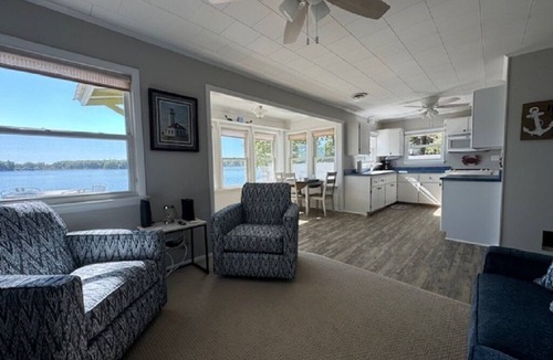 Lake City Cottage | Beachside Cottage on Sapphire Lake