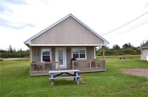 Cap-Pele Ski Chalet | Beachside Cottage w/beach access - Aboiteau Beach