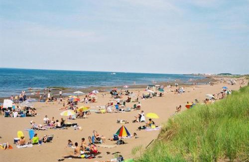 Cap-Pele Ski Chalet | Beachside Cottage w/beach access - Aboiteau Beach